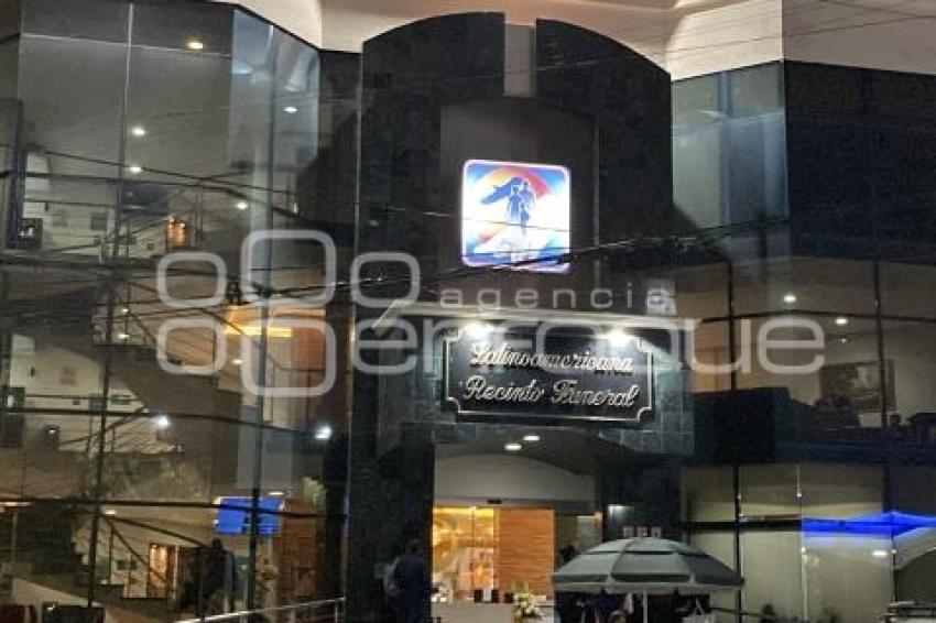 FUNERAL . MEDIO METRO