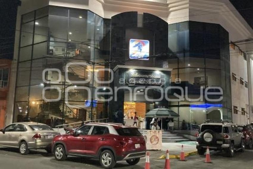 FUNERAL . MEDIO METRO