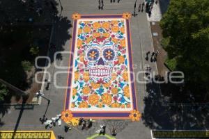 ZÓCALO . ALFOMBRA MONUMENTAL