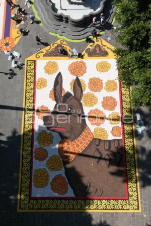 ZÓCALO . ALFOMBRA MONUMENTAL