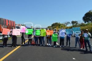 BLOQUEO AUTOPISTA . MUJER DESAPARECIDA