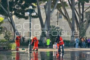 ZÓCALO . LIMPIEZA