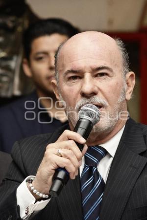 ROBERTO RUÍZ ESPARZA