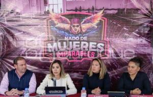 AYUNTAMIENTO . NADO DE MUJERES