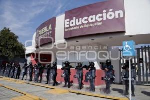 MANIFESTACIÓN . NORMALISTAS