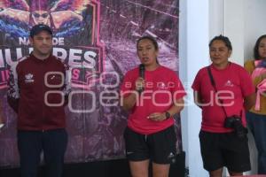 AYUNTAMIENTO . NADO DE MUJERES IMPARABLES